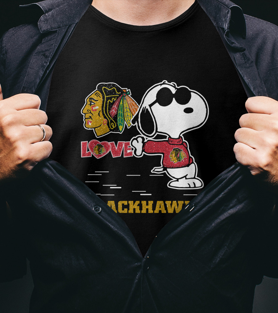 Snoopy Love Chicago Blackhawks Logo Peanuts Hockey T-Shirt