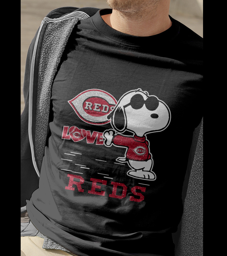 Snoopy Love Cincinnati Reds Peanuts Baseball Fan T-Shirt