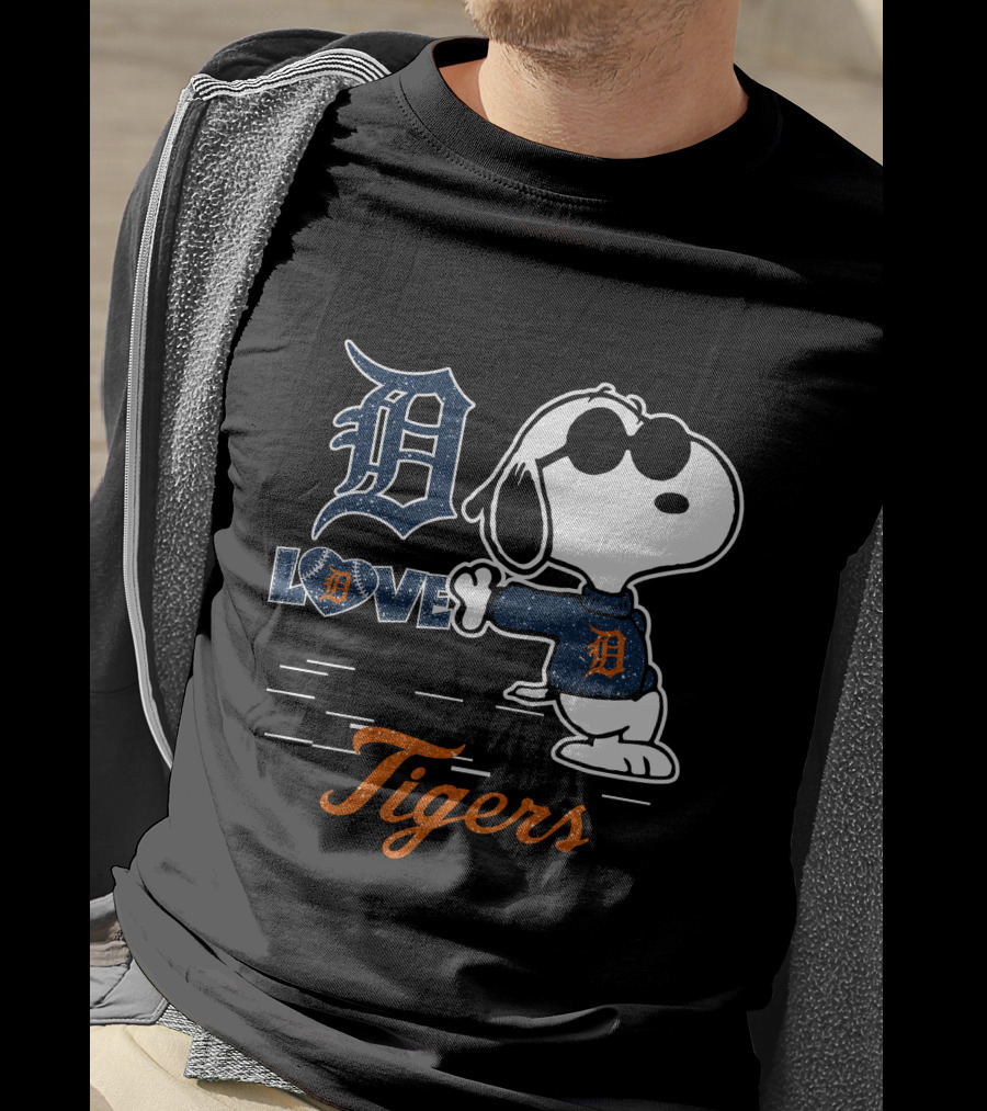 Snoopy Love Detroit Tigers T-Shirt