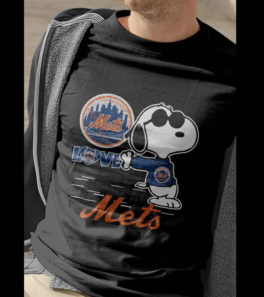 Snoopy Mets Love Mets T-Shirt