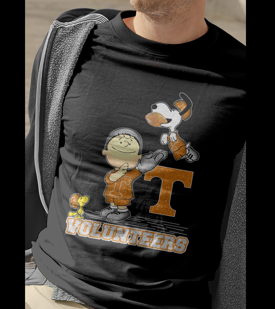 Snoopy Football Love Tennessee Volunteers Peanuts Characters T-Shirt