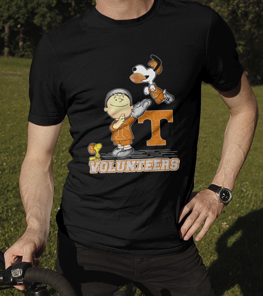 Snoopy Football Love Tennessee Volunteers Peanuts Characters T-Shirt