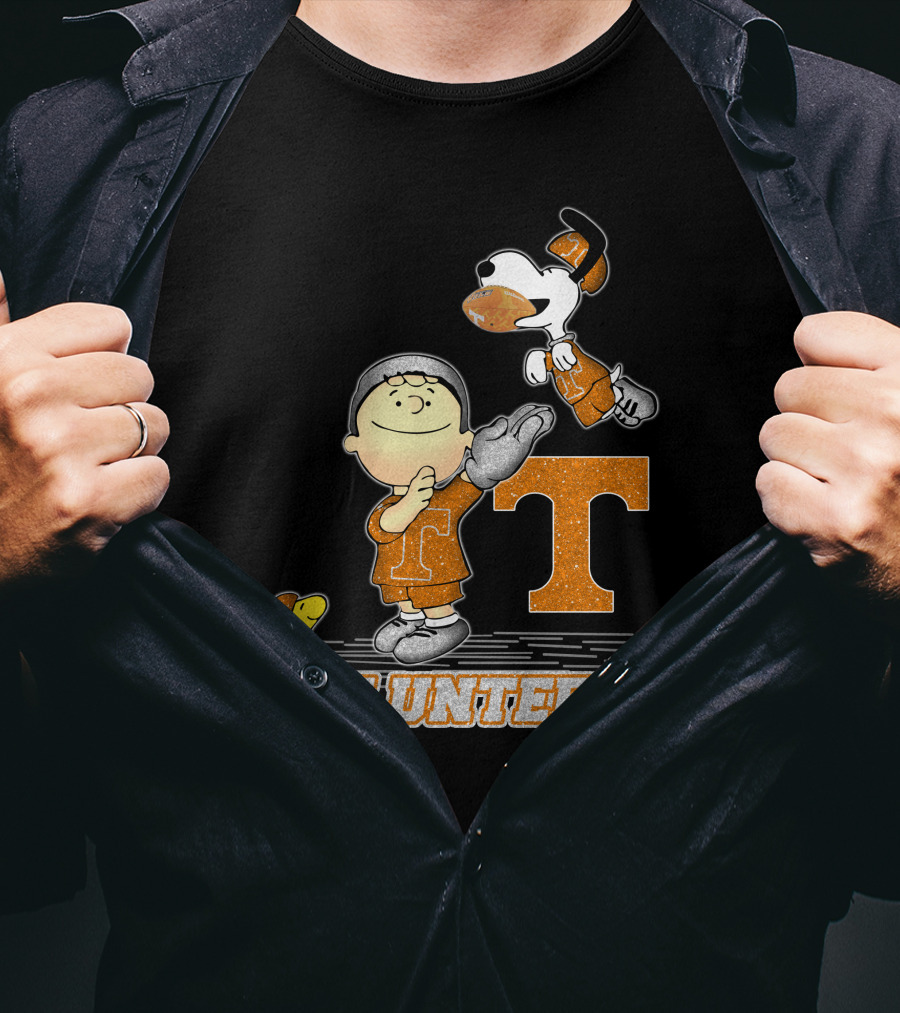 Snoopy Football Love Tennessee Volunteers Peanuts Characters T-Shirt