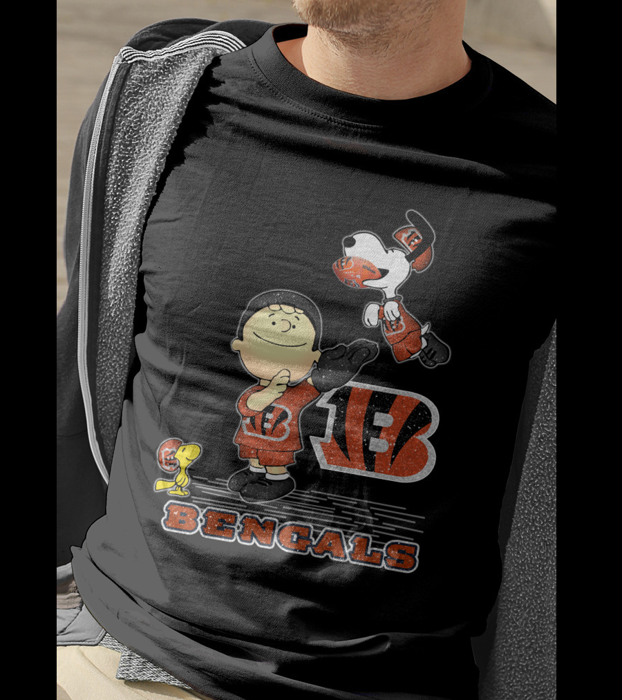 Snoopy And Charlie Football Cincinnati Bengals T-Shirt