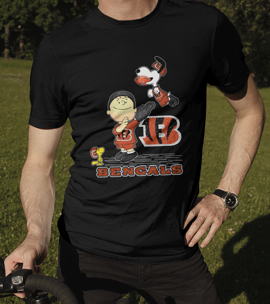 Snoopy And Charlie Football Cincinnati Bengals T-Shirt