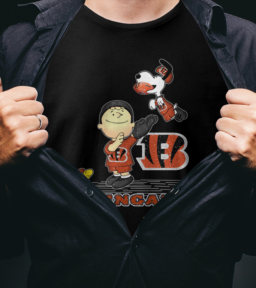 Snoopy And Charlie Football Cincinnati Bengals T-Shirt