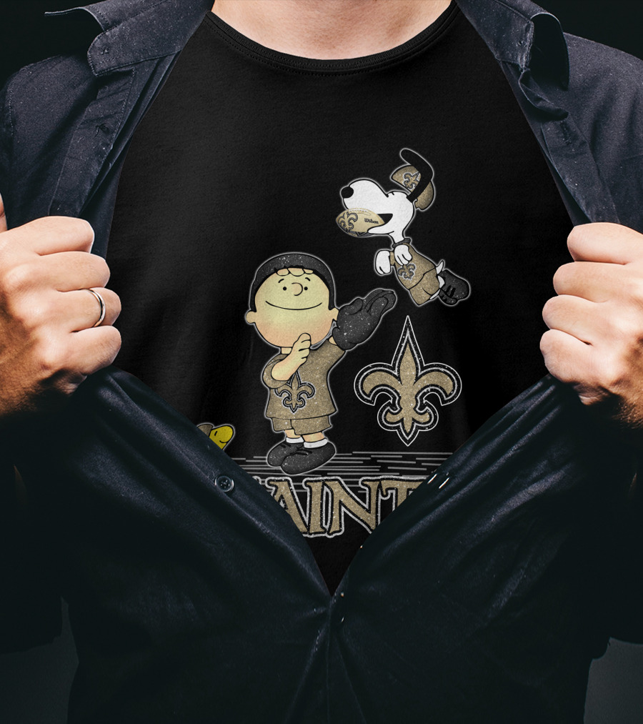 Snoopy Woodstock And Charlie Brown Love New Orleans Saints Fleur De Lis T-Shirt