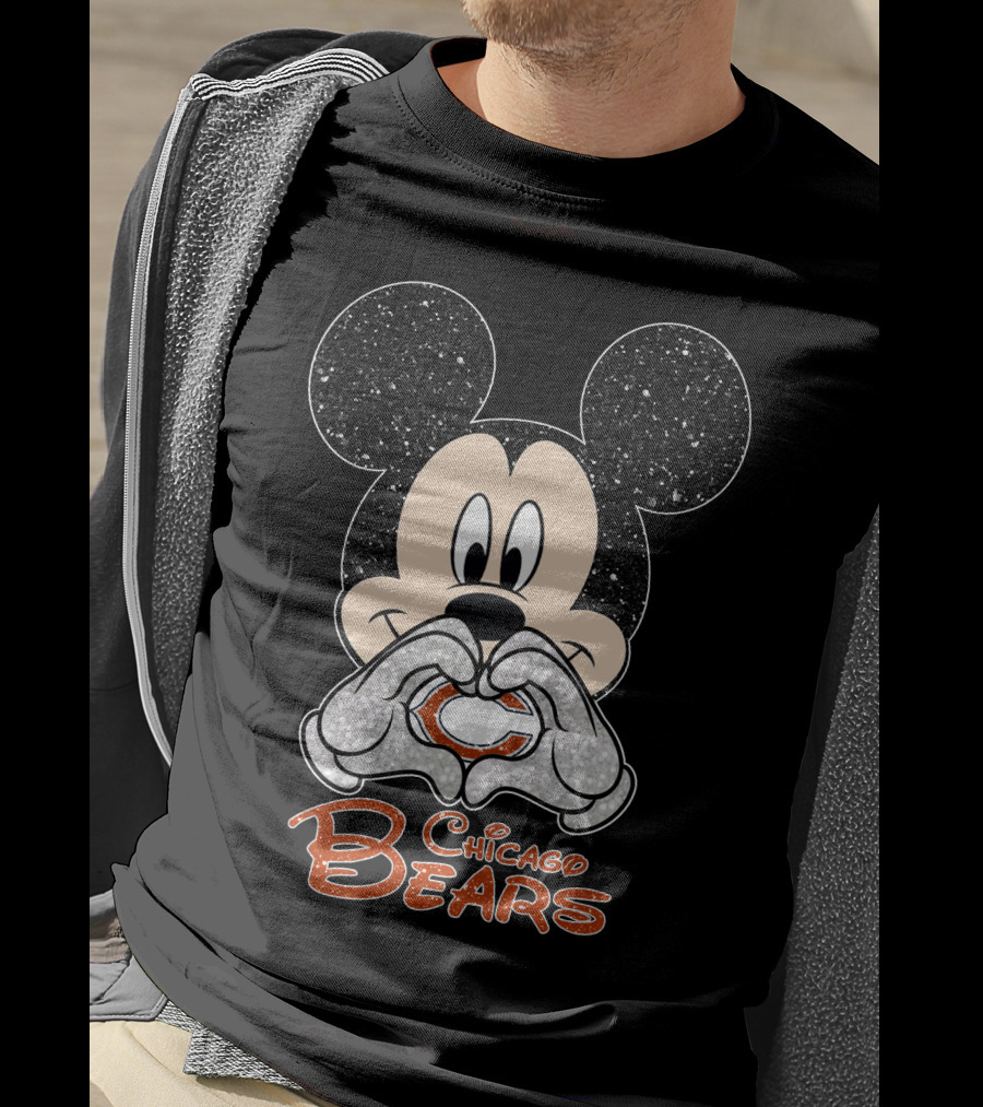 Mickey Mouse Heart Hands Chicago Bears T-Shirt