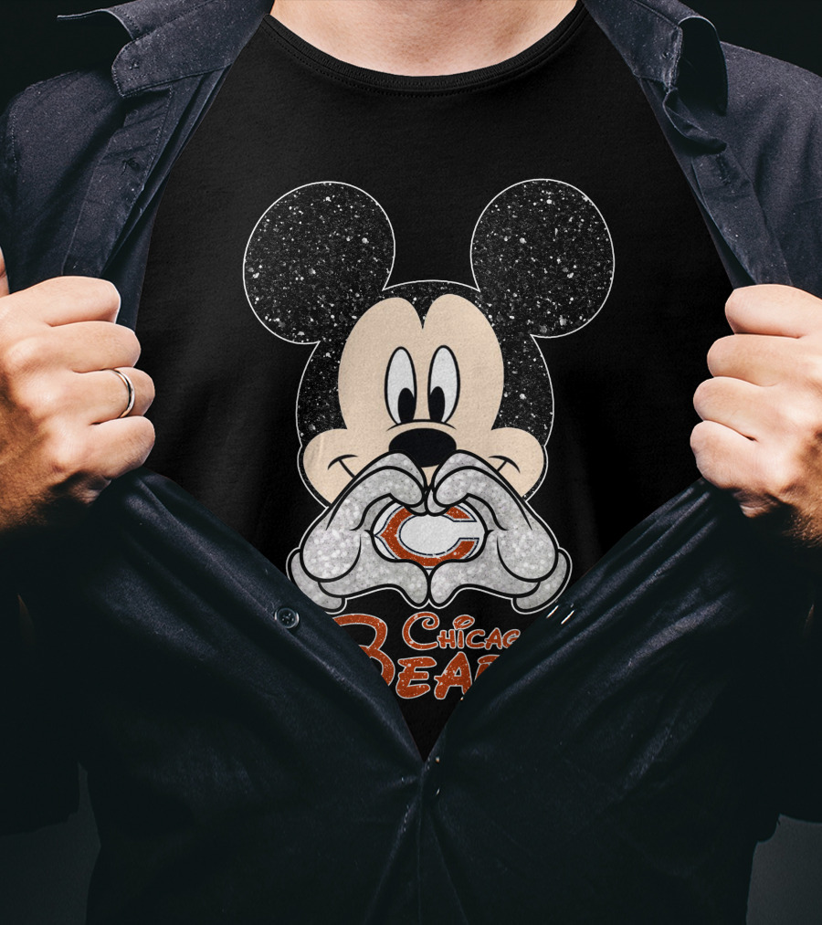 Mickey Mouse Heart Hands Chicago Bears T-Shirt