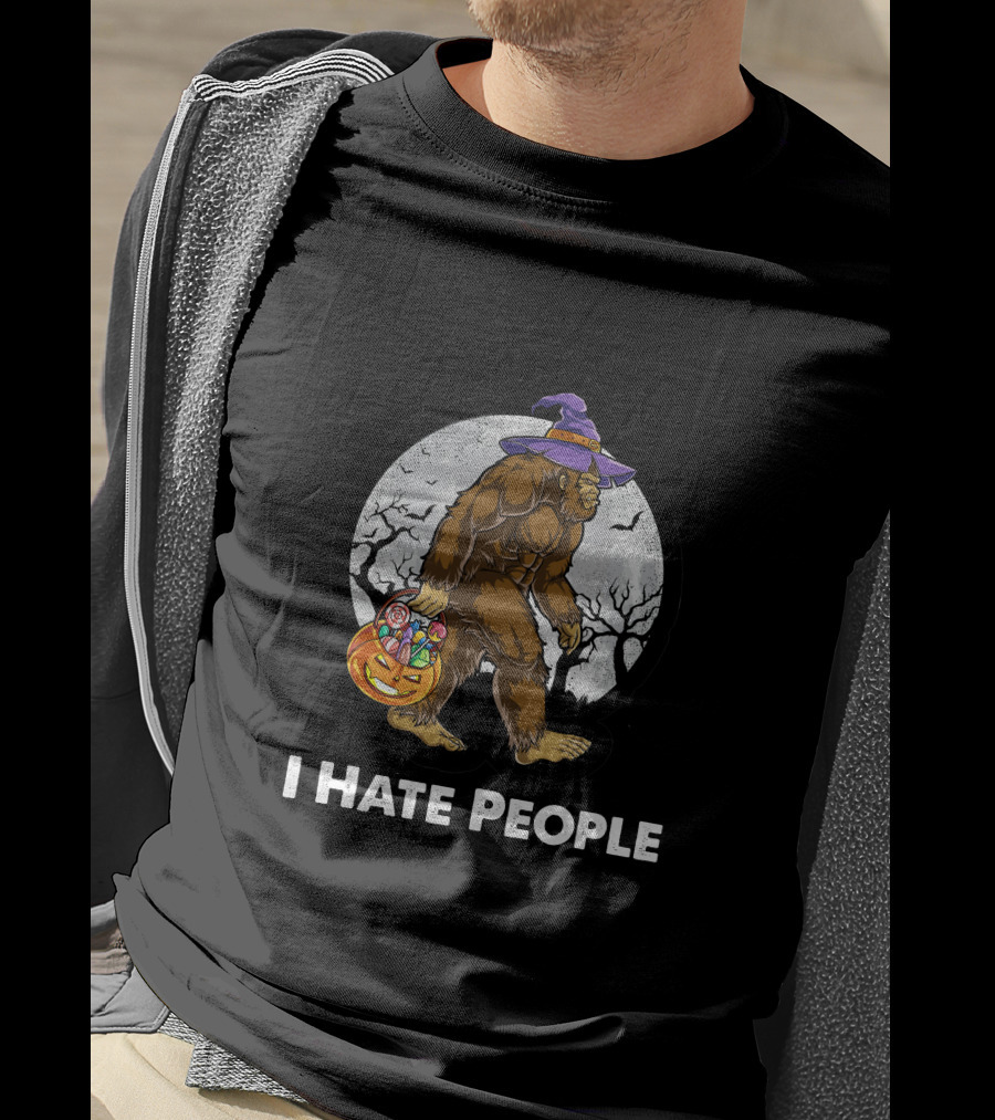 I Hate People Bigfoot Halloween Candy Pumpkin Moon Scene T-Shirt