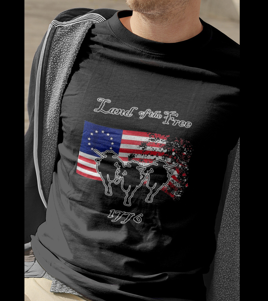 Land Of The Free Betsy Ross Flag 1776 With Revolutionary Riders T-Shirt