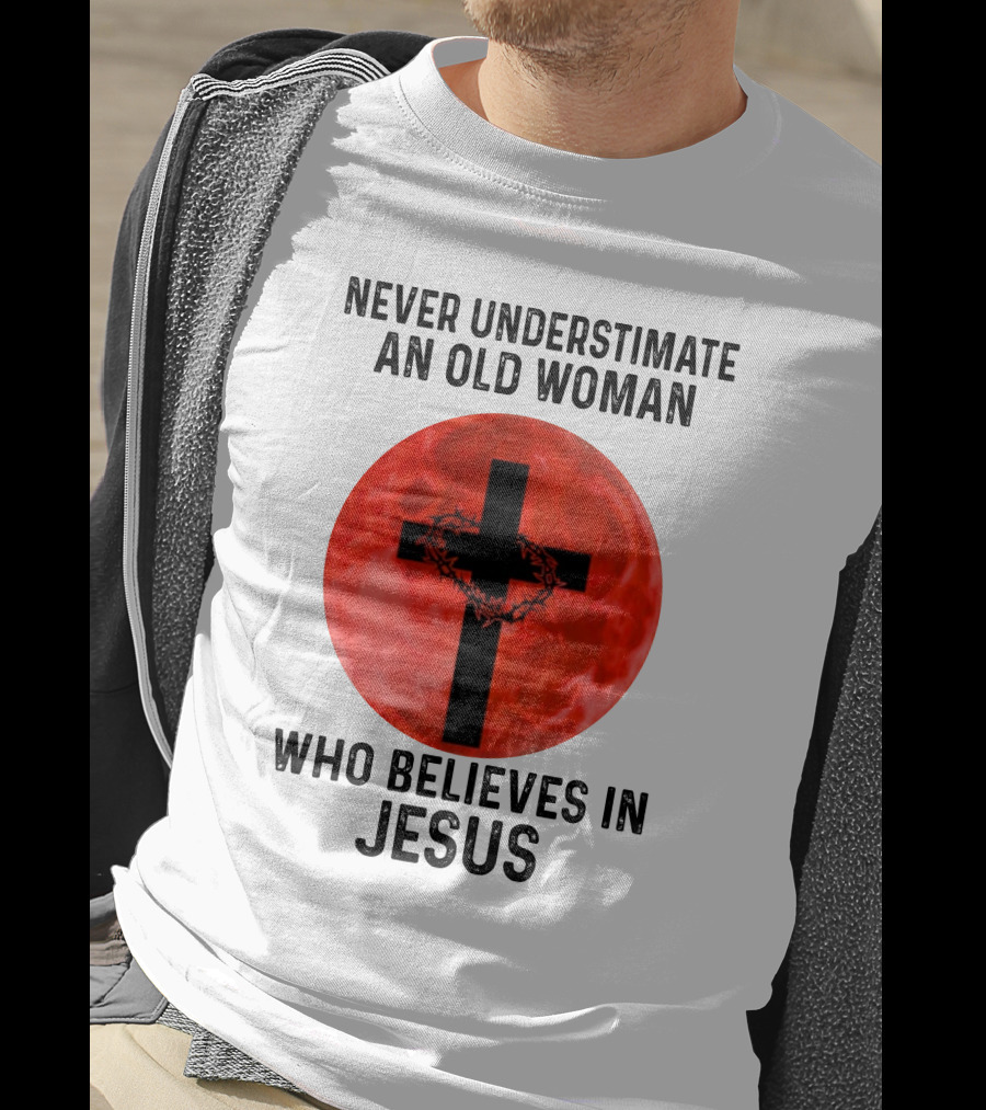 Never Underestimate An Old Woman Who Believes In Jesus Cross With Crown Of Thorns On Red Moon T-Shirt