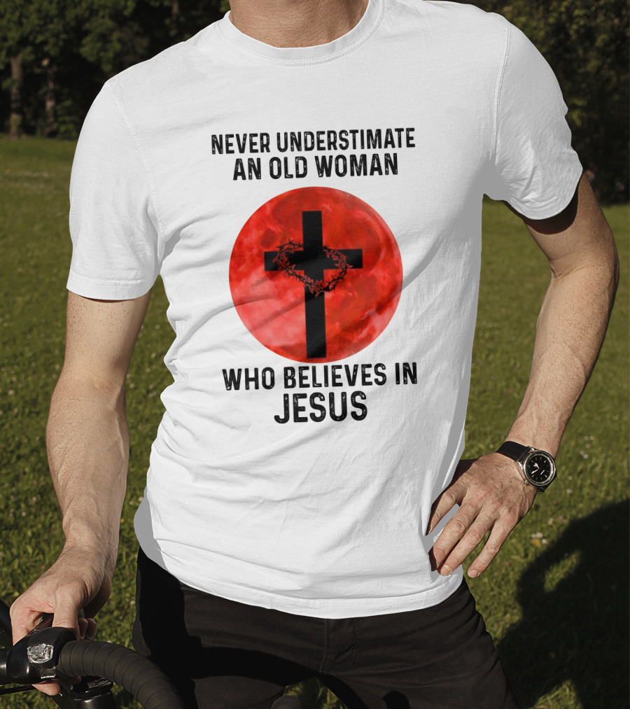 Never Underestimate An Old Woman Who Believes In Jesus Cross With Crown Of Thorns On Red Moon T-Shirt
