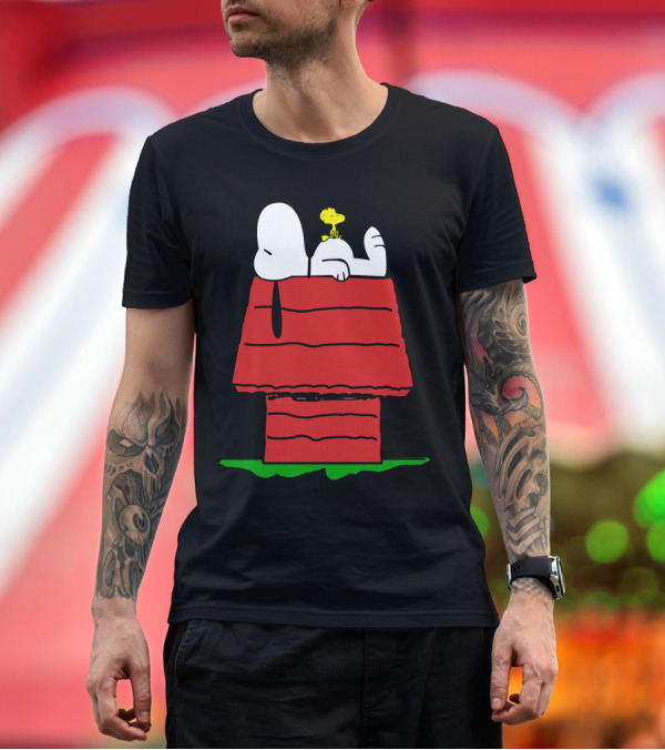 Premium T-Shirt: Snoopy and Woodstock Relaxing on Doghouse Roof T-Shirt Snoopy and Woodstock Relaxing on Doghouse Roof T-Shirt