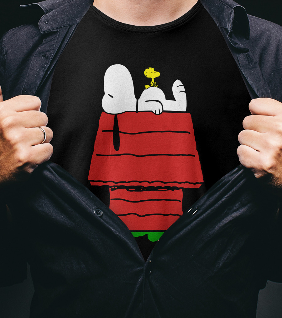 Snoopy And Woodstock Relaxing On Doghouse Roof T-Shirt