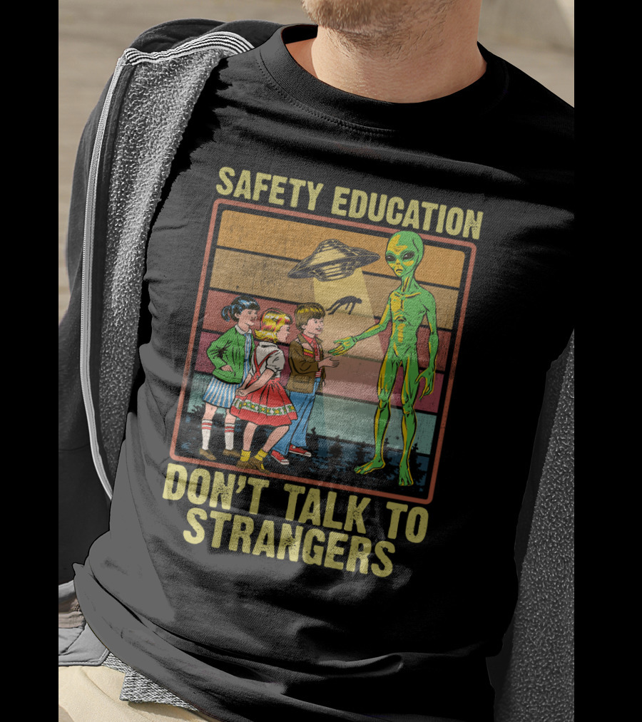 Safety Education Alien Encounter With Kids Don't Talk To Strangers Retro T-Shirt
