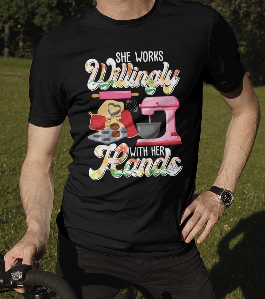 She Works Willingly With Her Hands Baking Mixer Cookies Heart Rolling Pin Cooking Lovers T-Shirt