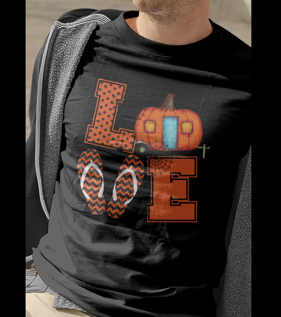 Love Halloween Camper With Pumpkin And Flip Flop T-Shirt