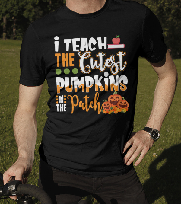 I Teach The Cutest Pumpkins In The Patch Halloween Teacher Text With Apple And Smiling Pumpkins T-Shirt
