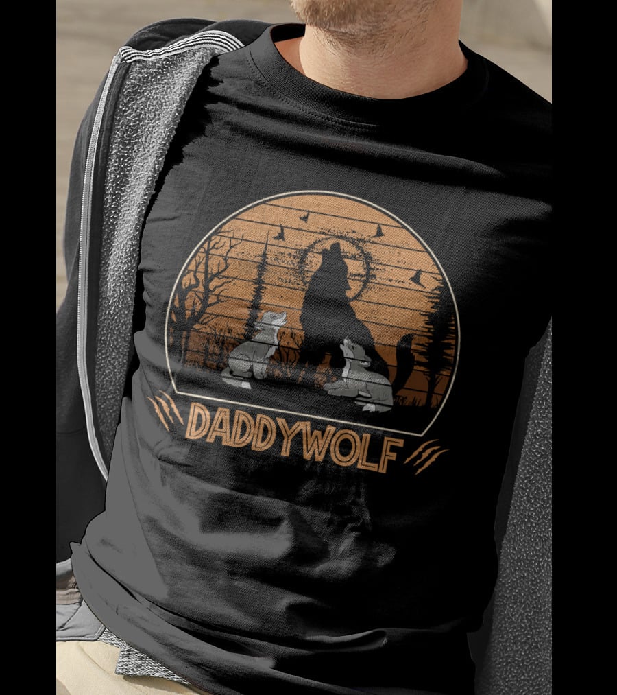 Daddy Wolf Howling At Sunset With Cubs And Vintage T-Shirt