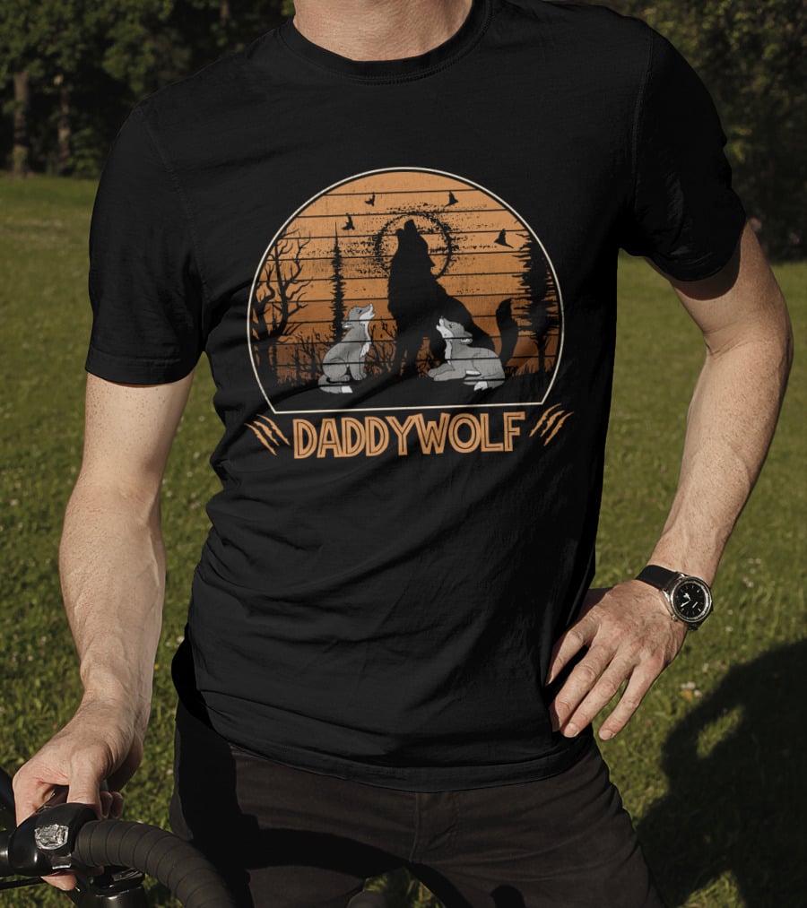 Daddy Wolf Howling At Sunset With Cubs And Vintage T-Shirt