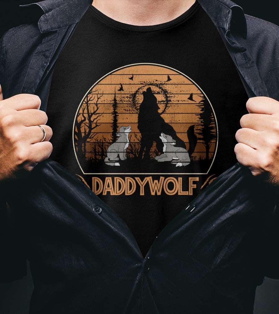 Daddy Wolf Howling At Sunset With Cubs And Vintage T-Shirt