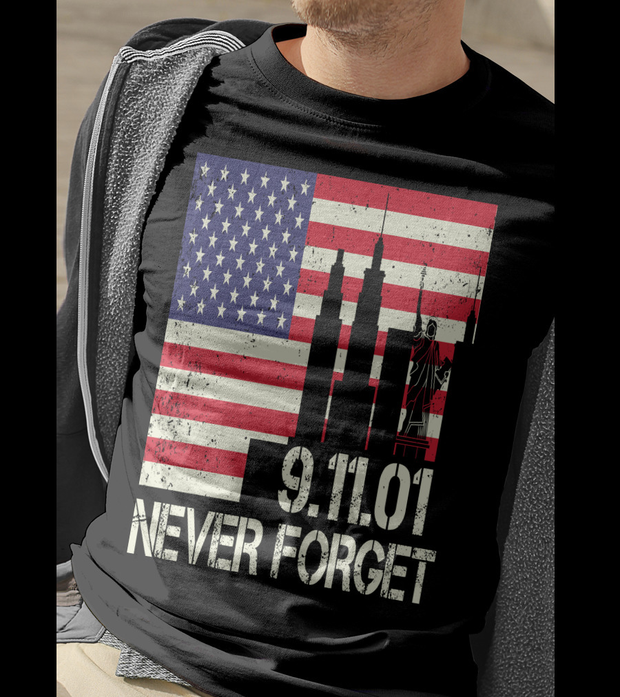Vintage American Flag 9.11.01 Never Forget Statue Of Liberty And Twin Towers T-Shirt