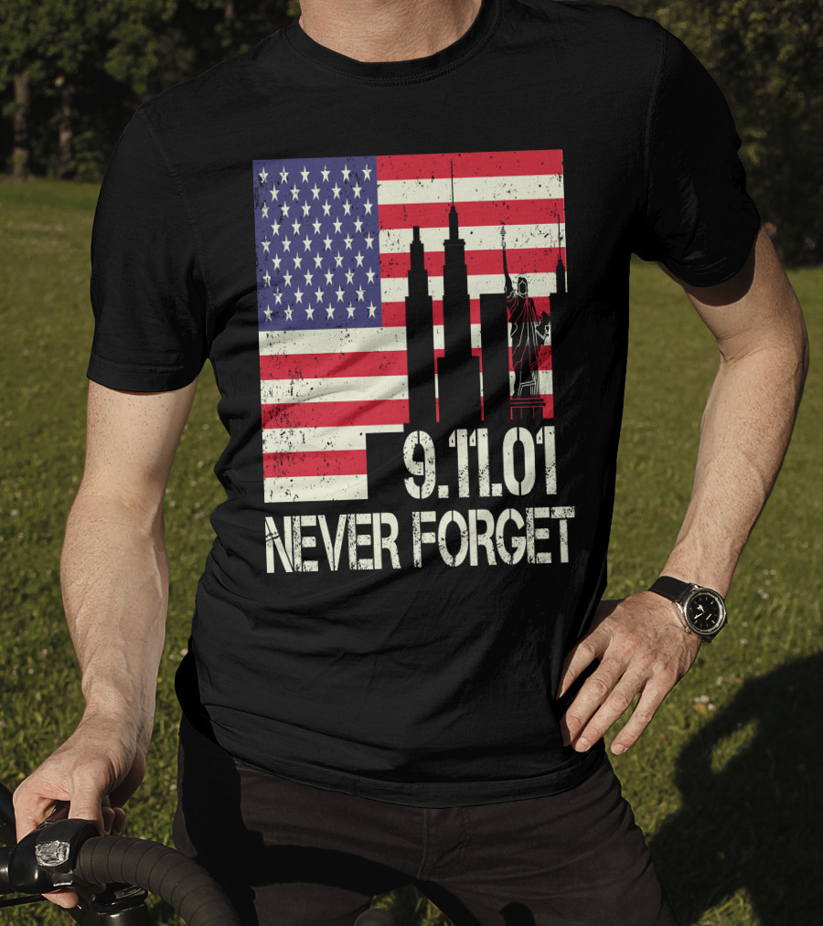 Vintage American Flag 9.11.01 Never Forget Statue Of Liberty And Twin Towers T-Shirt