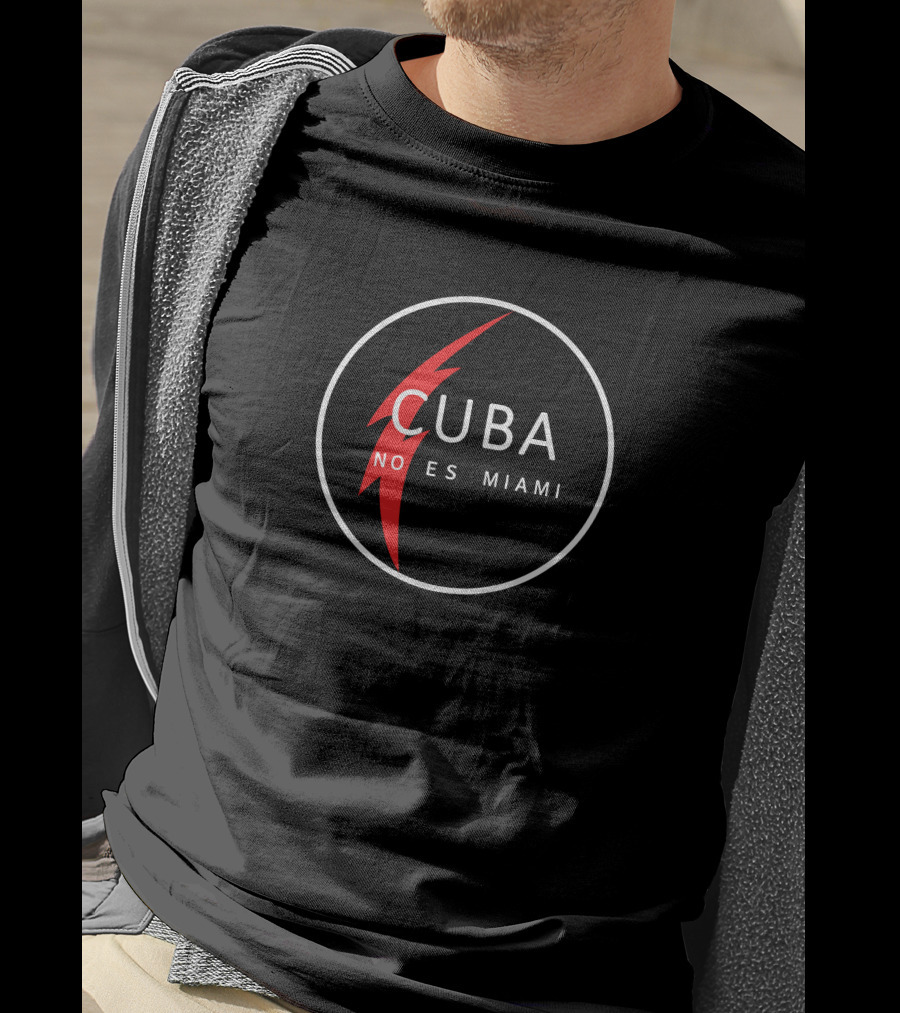 Medea Benjamin Cuba No Es Miami Circle Design Red Lightning T-Shirt