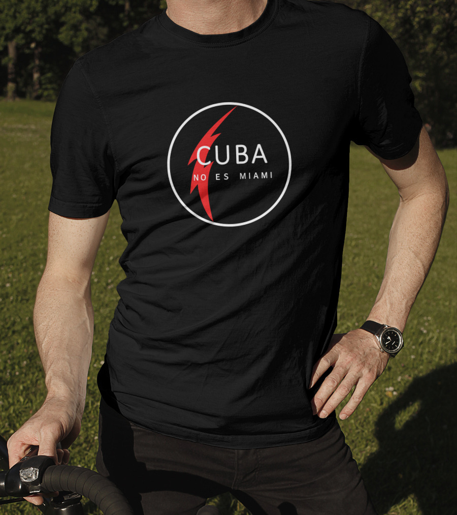 Medea Benjamin Cuba No Es Miami Circle Design Red Lightning T-Shirt