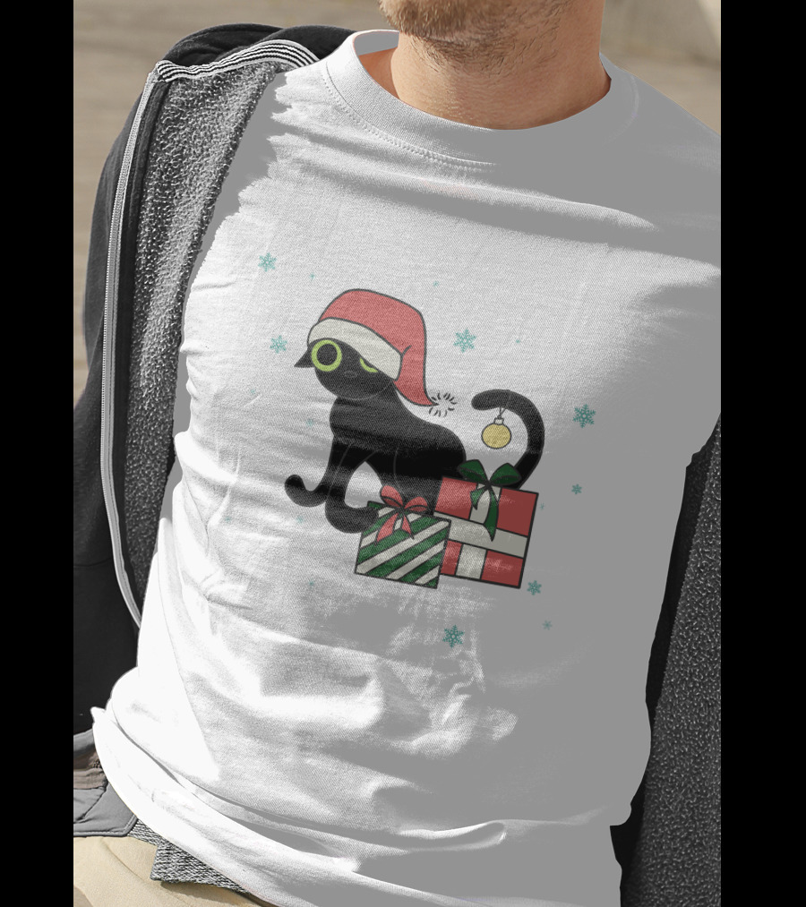 Jinx Holiday Merch Bigfootjinx Holiday Black Cat Santa Hat Presents Snowflakes T-Shirt