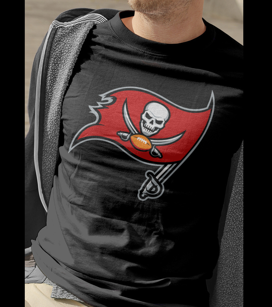 Tampa Bay Buccaneers Skull Flag Football Team T-Shirt