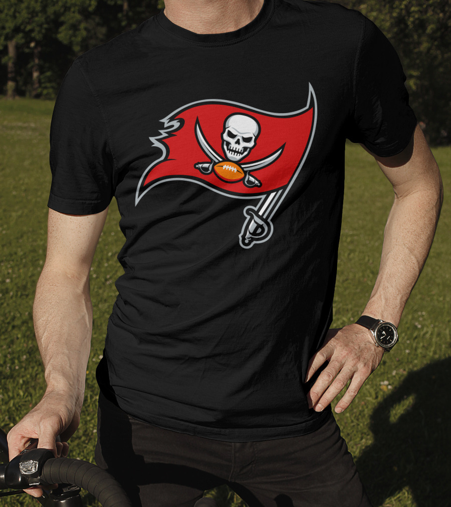 Tampa Bay Buccaneers Skull Flag Football Team T-Shirt