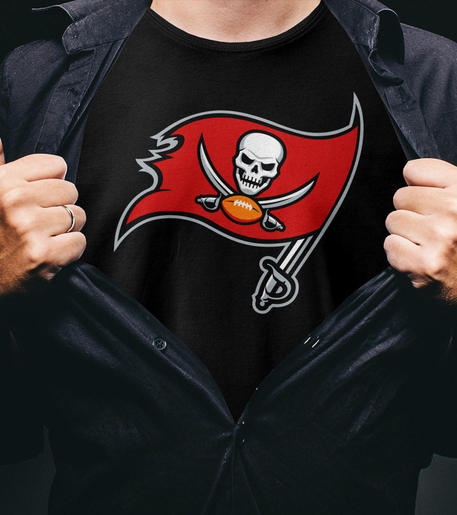 Tampa Bay Buccaneers Skull Flag Football Team T-Shirt
