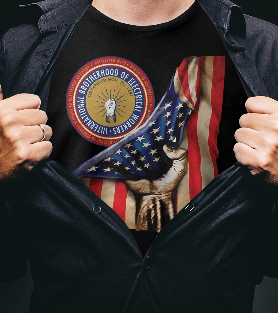 INTERNATIONAL BROTHERHOOD OF ELECTRICAL WORKERS ORGANIZED NOV 28 1891 AMERICAN FLAG HAND FIST STRIPED IBEW NXTM139 T-Shirt