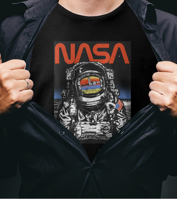 NASA Astronaut Moon Reflection Vintage Space Explorer T-Shirt