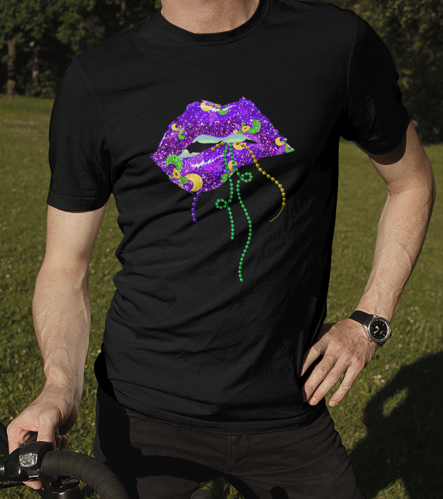 Mardi Gras Sparkling Lips With Beads Queen Carnival Purple Gold T-Shirt