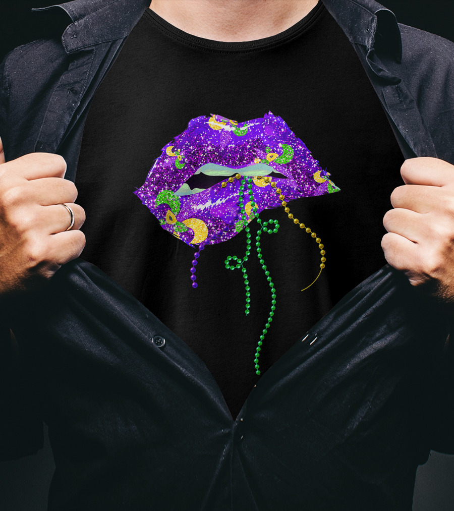 Mardi Gras Sparkling Lips With Beads Queen Carnival Purple Gold T-Shirt