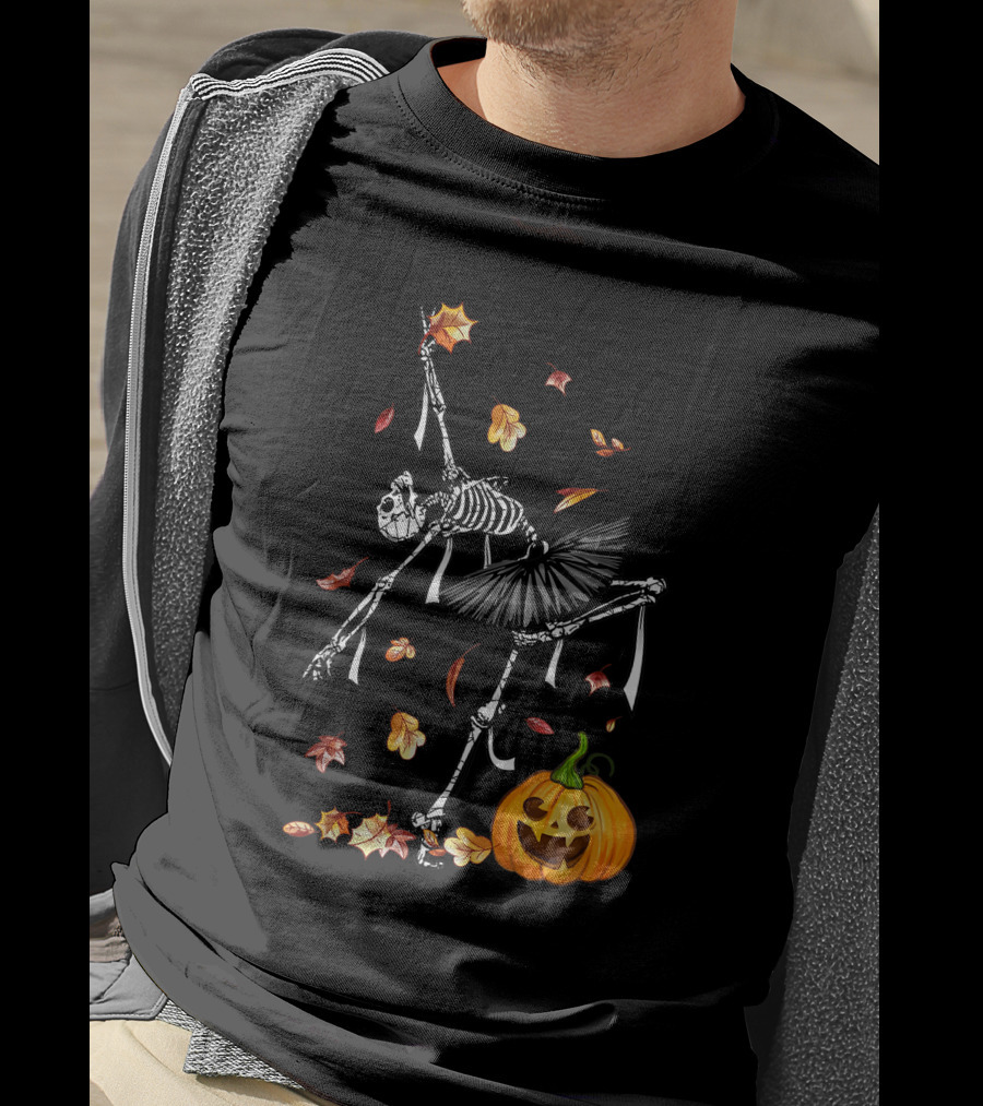 Ballet Dancer Ballerina Skeleton With Jack-O'-Lantern Halloween Fall Leaves T-Shirt
