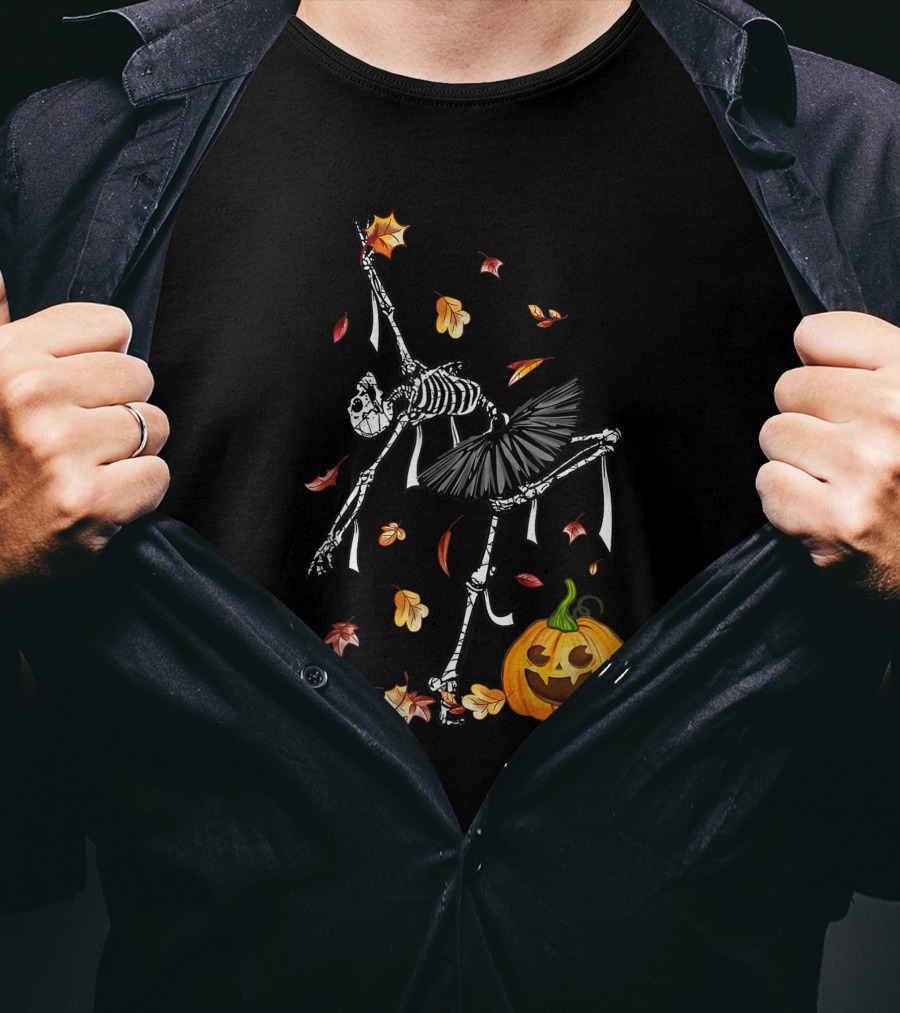 Ballet Dancer Ballerina Skeleton With Jack-O'-Lantern Halloween Fall Leaves T-Shirt