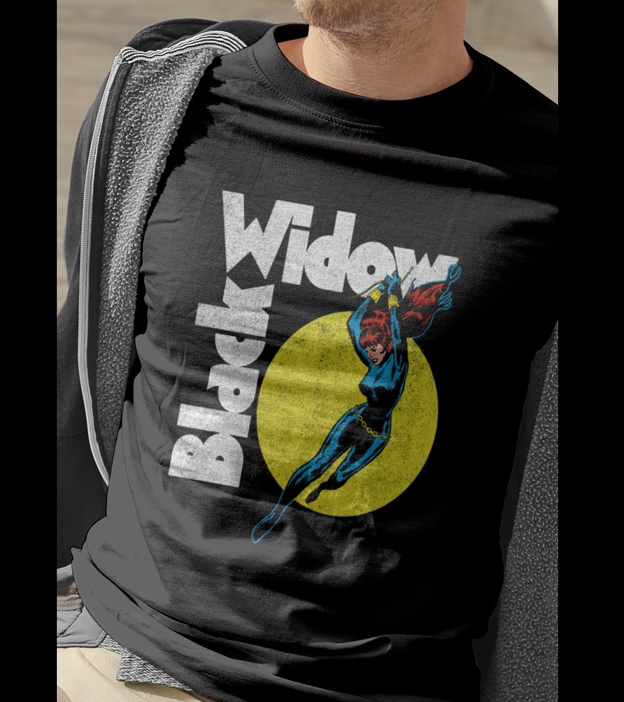 Black Widow Marvel Comic Circle Retro Heroic Pose T-Shirt