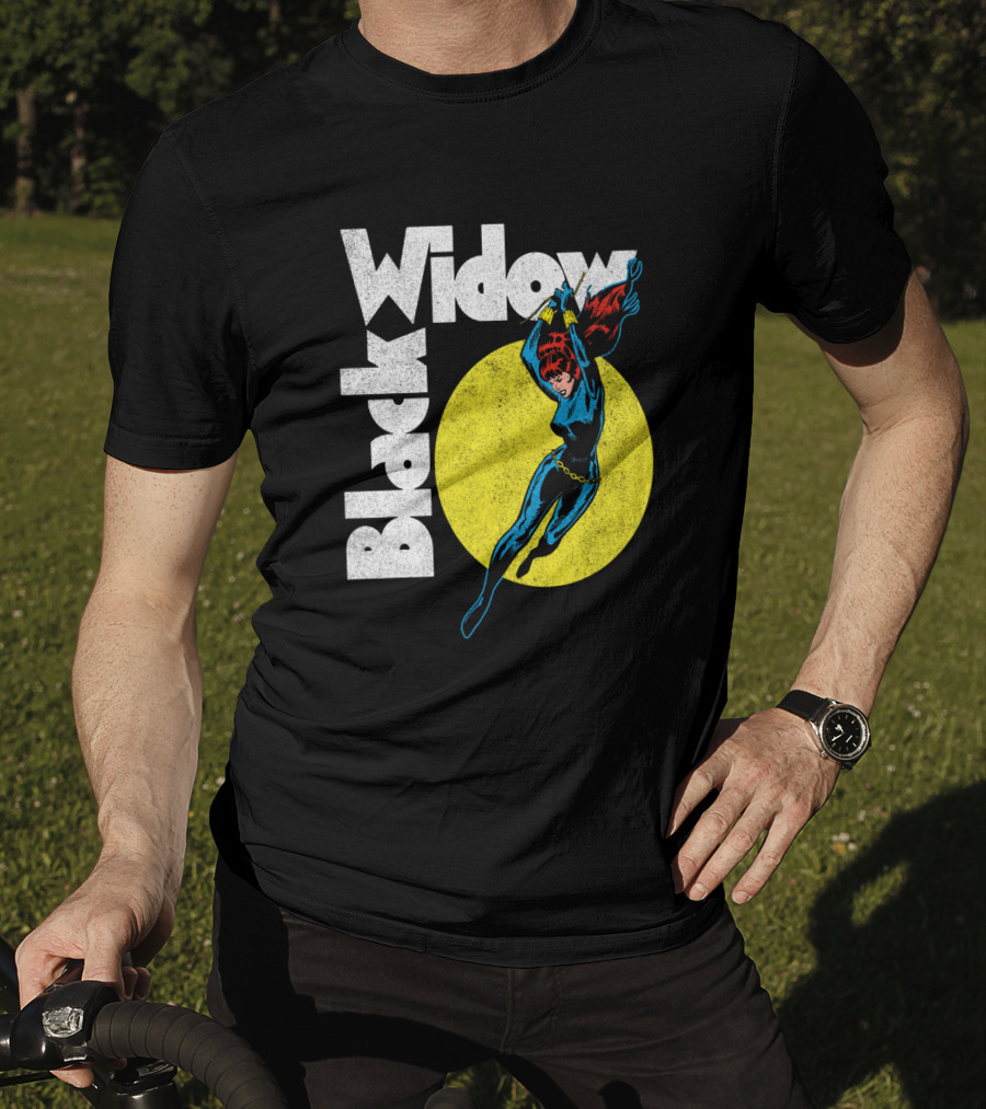 Black Widow Marvel Comic Circle Retro Heroic Pose T-Shirt