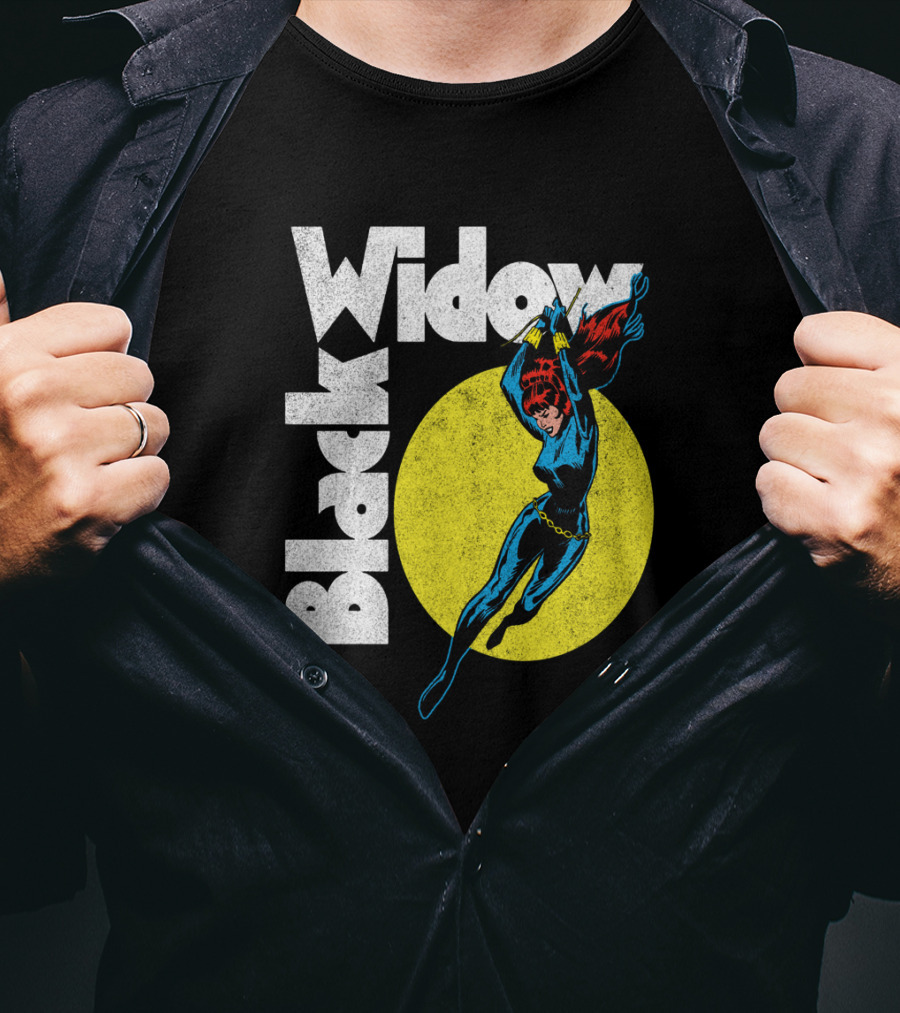 Black Widow Marvel Comic Circle Retro Heroic Pose T-Shirt