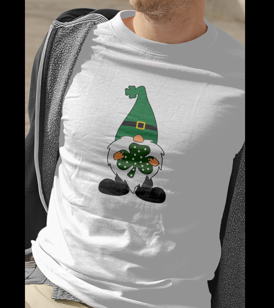 St Patricks Day Gnome With Shamrock In Green Hat T-Shirt