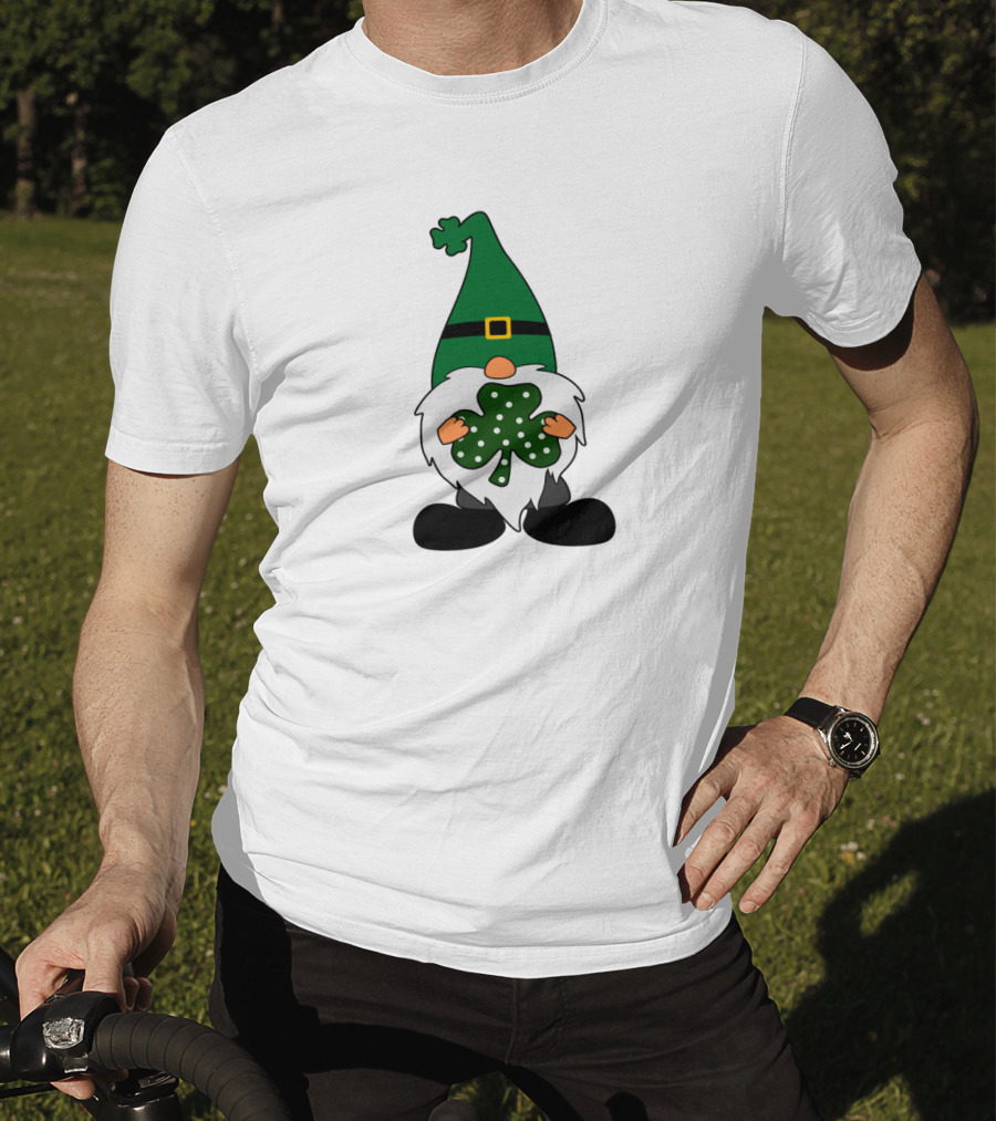 St Patricks Day Gnome With Shamrock In Green Hat T-Shirt