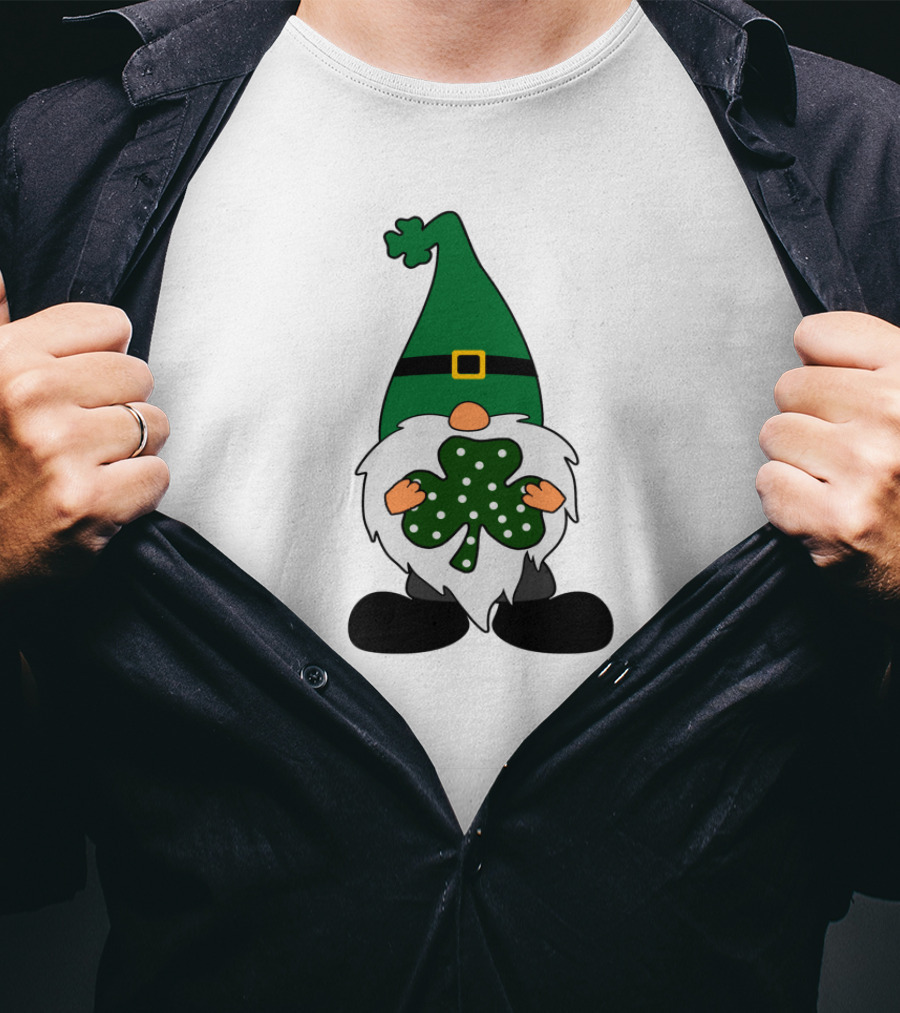 St Patricks Day Gnome With Shamrock In Green Hat T-Shirt
