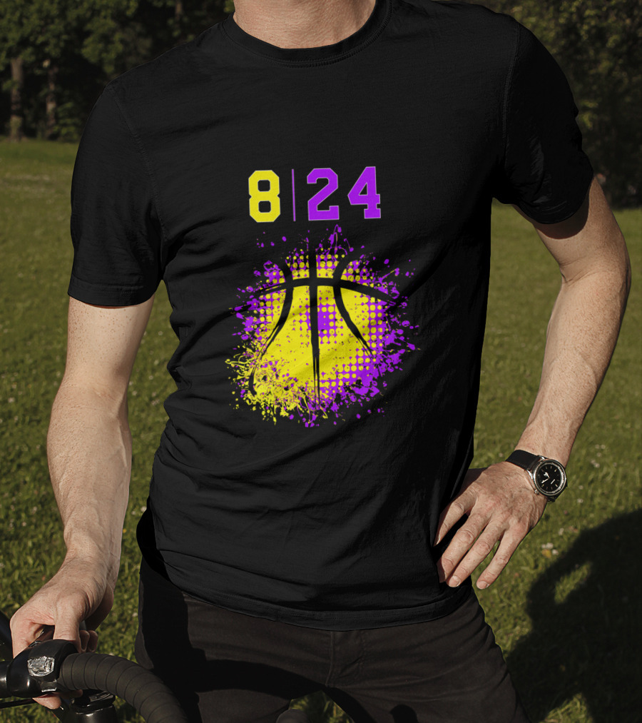 8 24 Basketball August Birthday T-Shirt