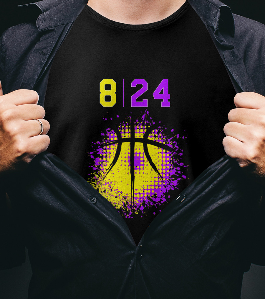 8 24 Basketball August Birthday T-Shirt