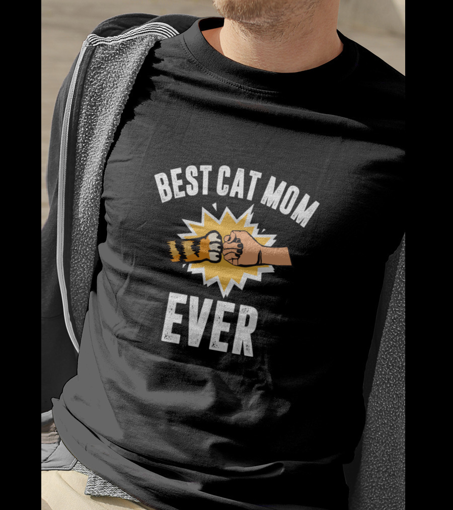 Best Cat Mom Ever Fist Bump Distressed Paw T-Shirt