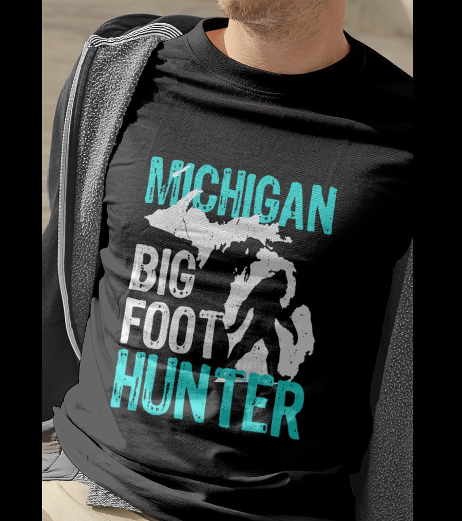 Michigan Bigfoot Hunter Bigfoot Silhouette On Michigan Map T-Shirt